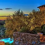 Le Cave 12, Emma Villa