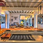 Le Cave 12, Emma Villa